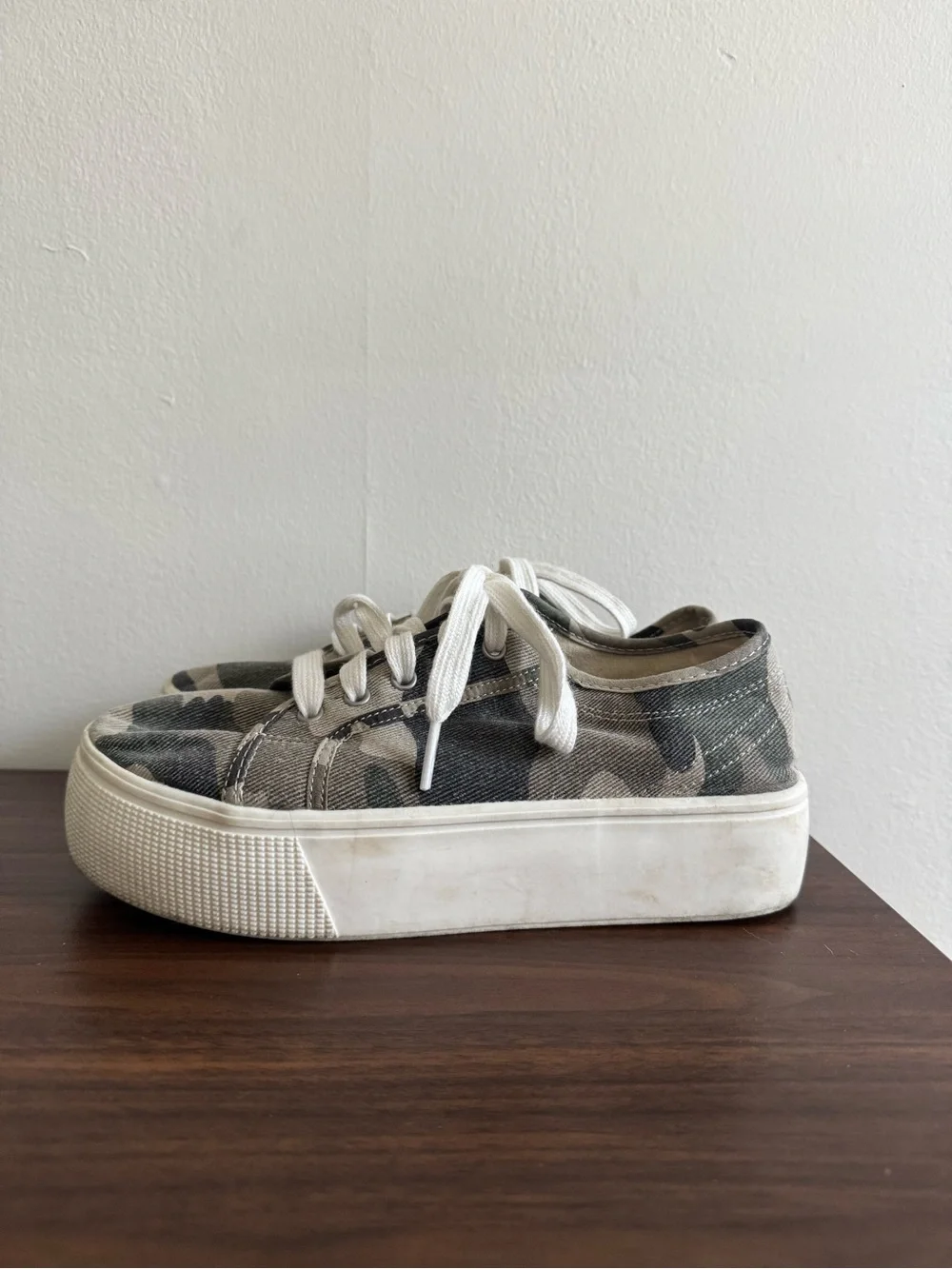 American Eagle Canvas Platform Sneakers in Green Camo - Women's
